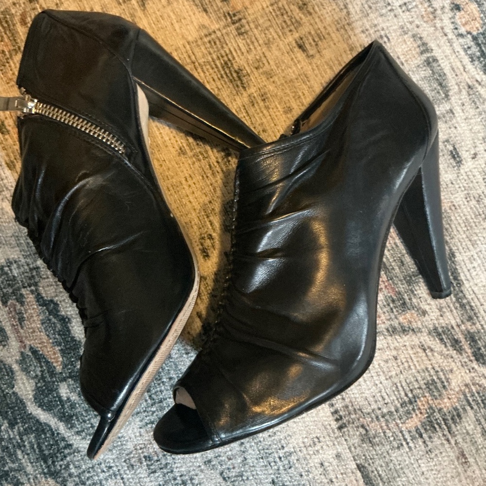 VINCE CAMUTO OPEN TOE BOOTIE